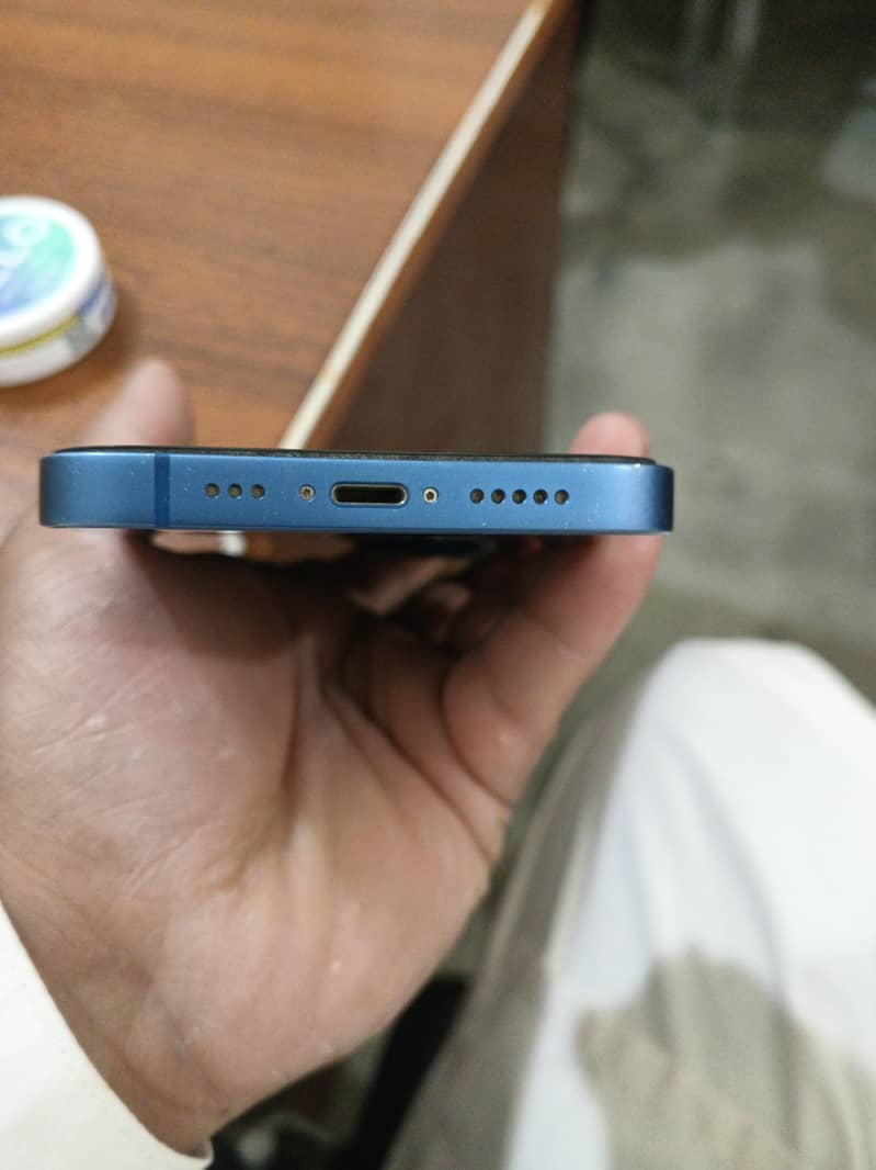 Apple iPhone 13 2