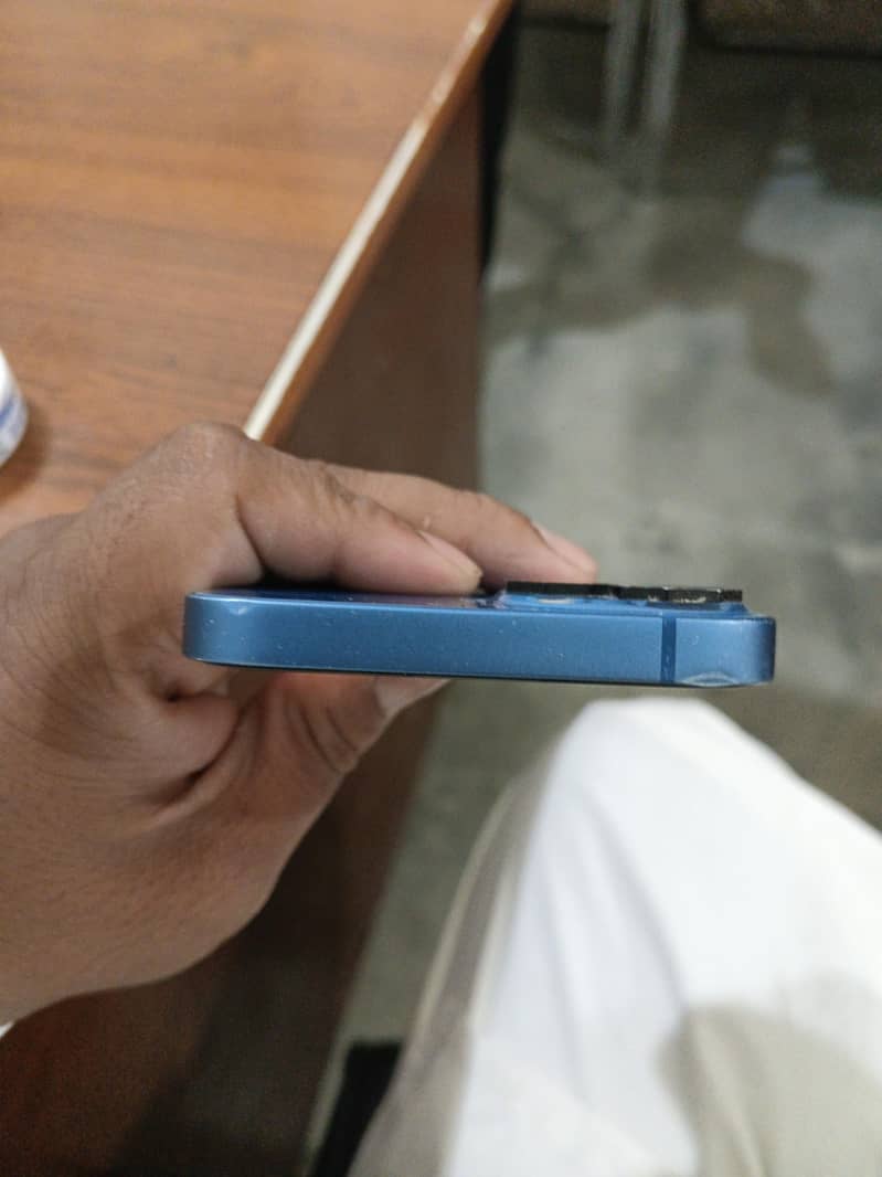 Apple iPhone 13 4