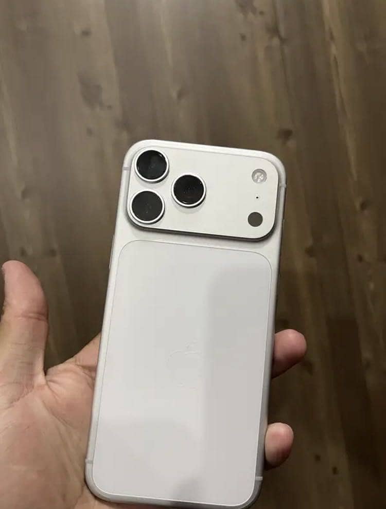 Apple iPhone 17 Pro Max 0