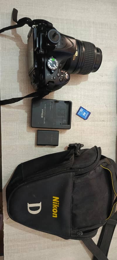  Nikon D5200 DSLR Camera – For Sale
