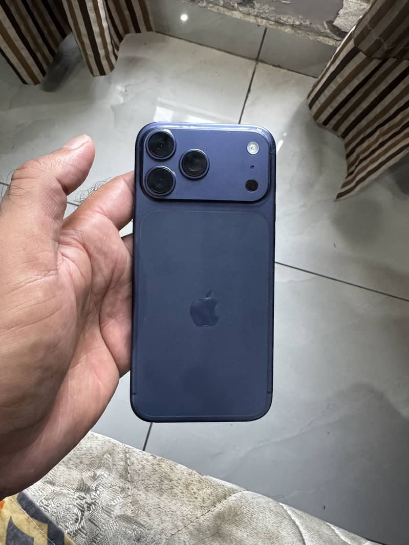 Apple iPhone 17 Pro Max 3