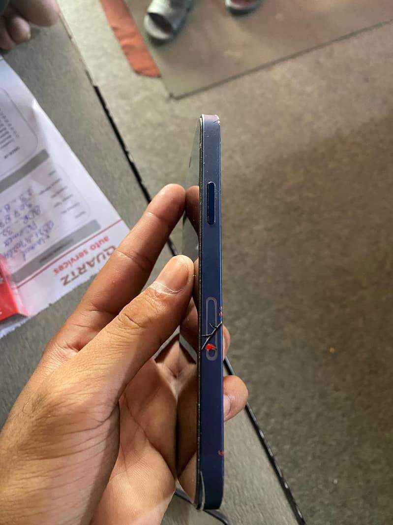 Apple iPhone 12 1