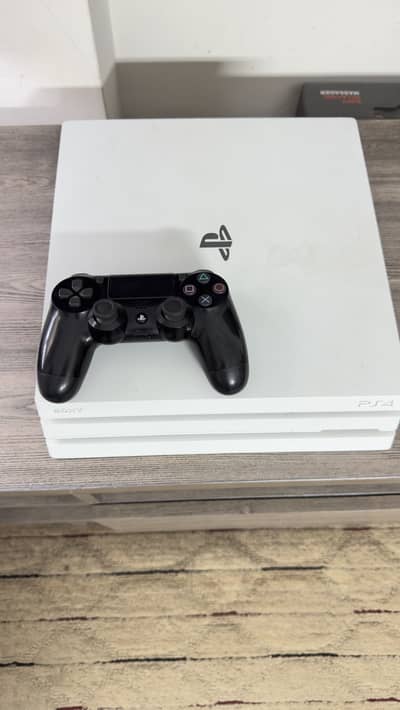 PS4 PRO 1TB WHITE