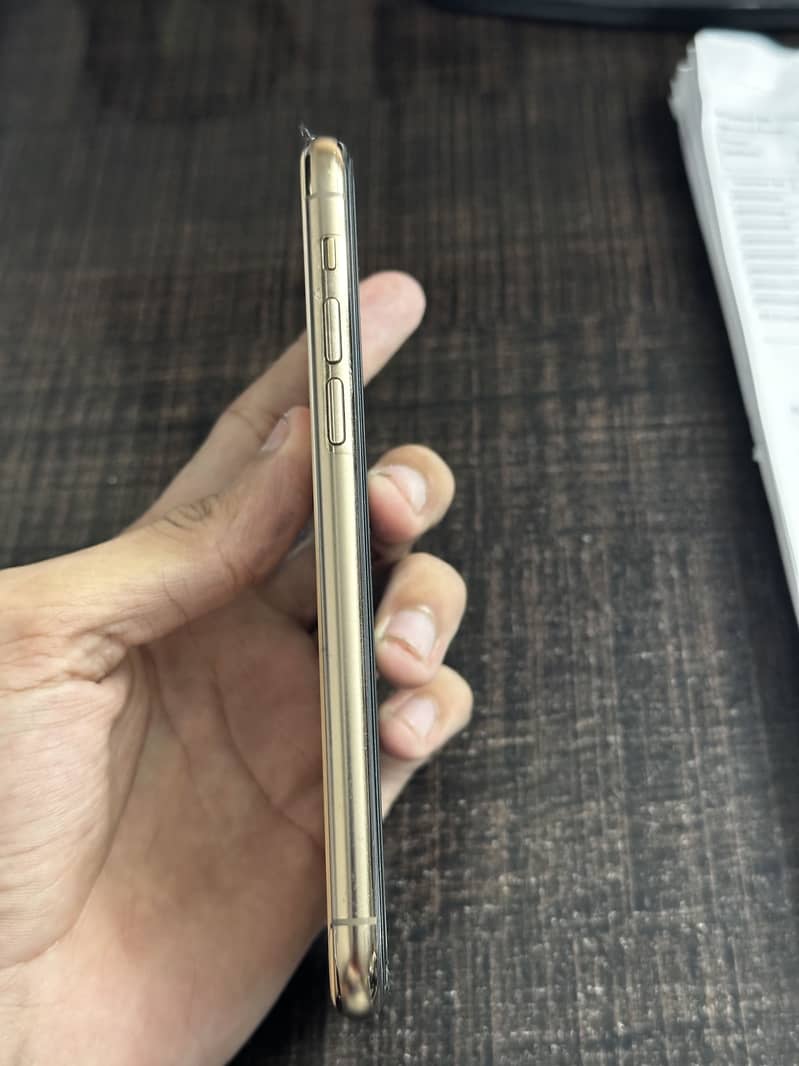 Apple iPhone 11 Pro 4