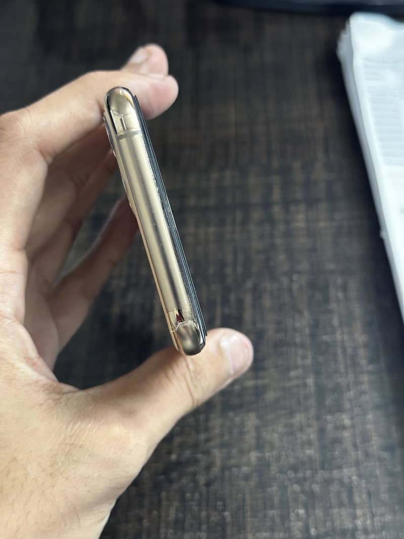Apple iPhone 11 Pro 6