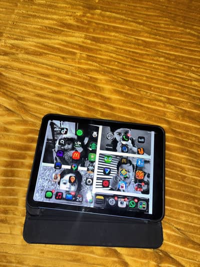 Ipad 10th Generation Blue Colour 0 dents Amazing condition Touch ID Ok