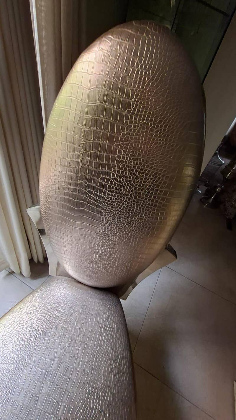 dining table + chairs 0