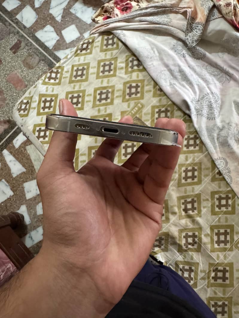 Apple iPhone 13 Pro 2