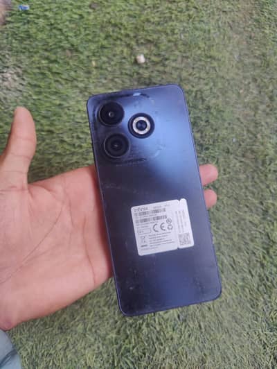 Infinix Smart 8    4+4/64