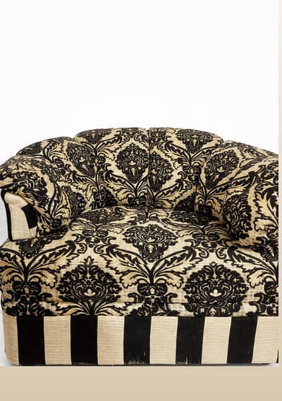 Golden black excellent combination , urgent sale .