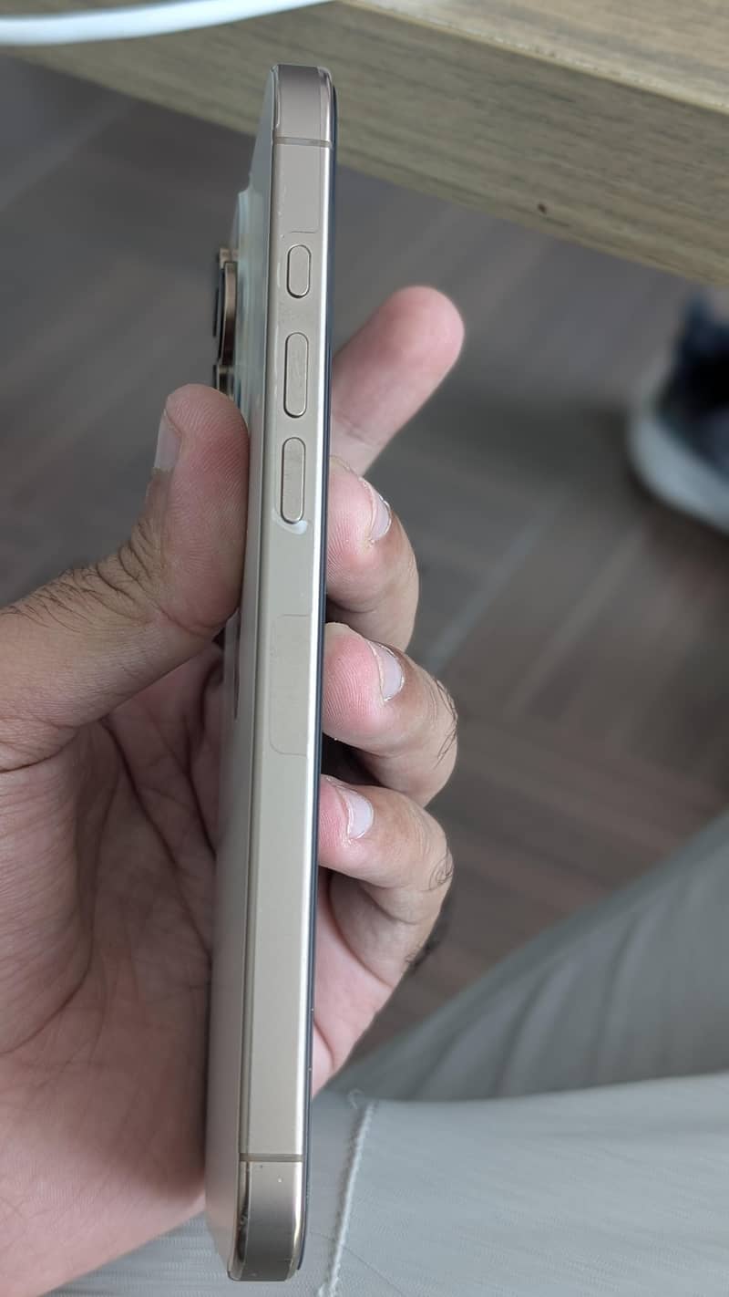 Apple iPhone 16 Pro Max 5
