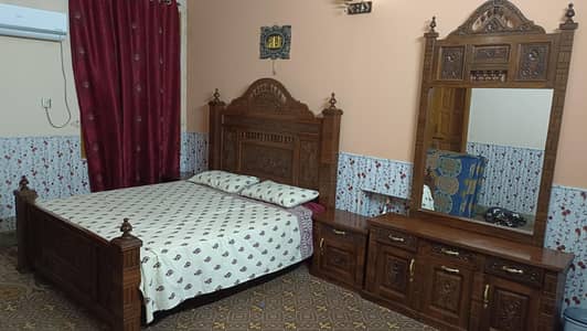 Used king size full bedset without mattress in good condition