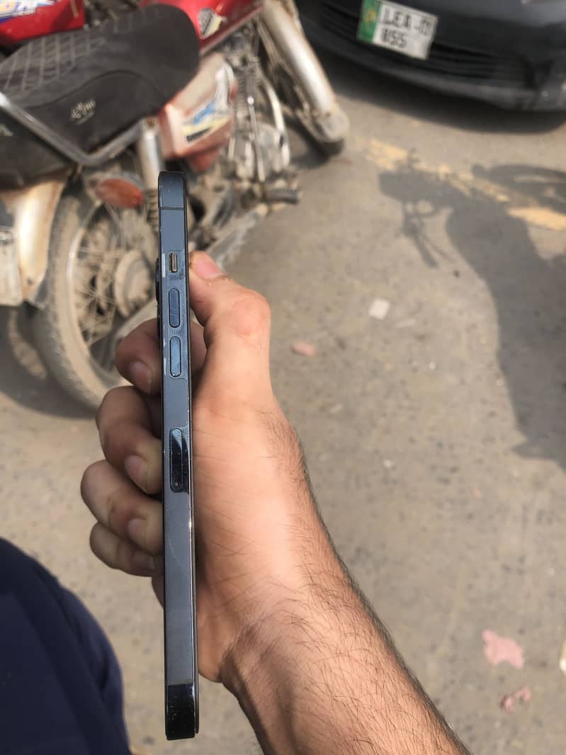 Apple iPhone 12 Pro Max 2