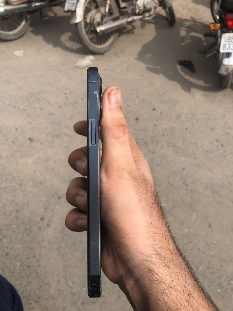 Apple iPhone 12 Pro Max 4