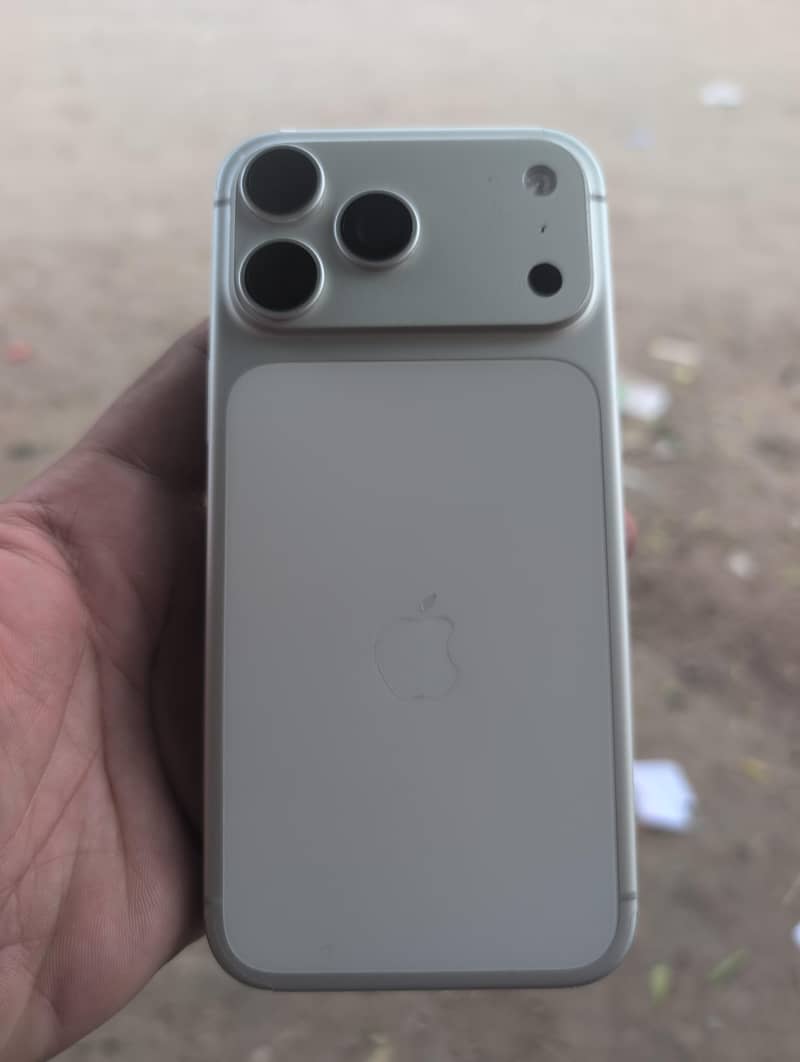Apple iPhone 17 Pro Max 0