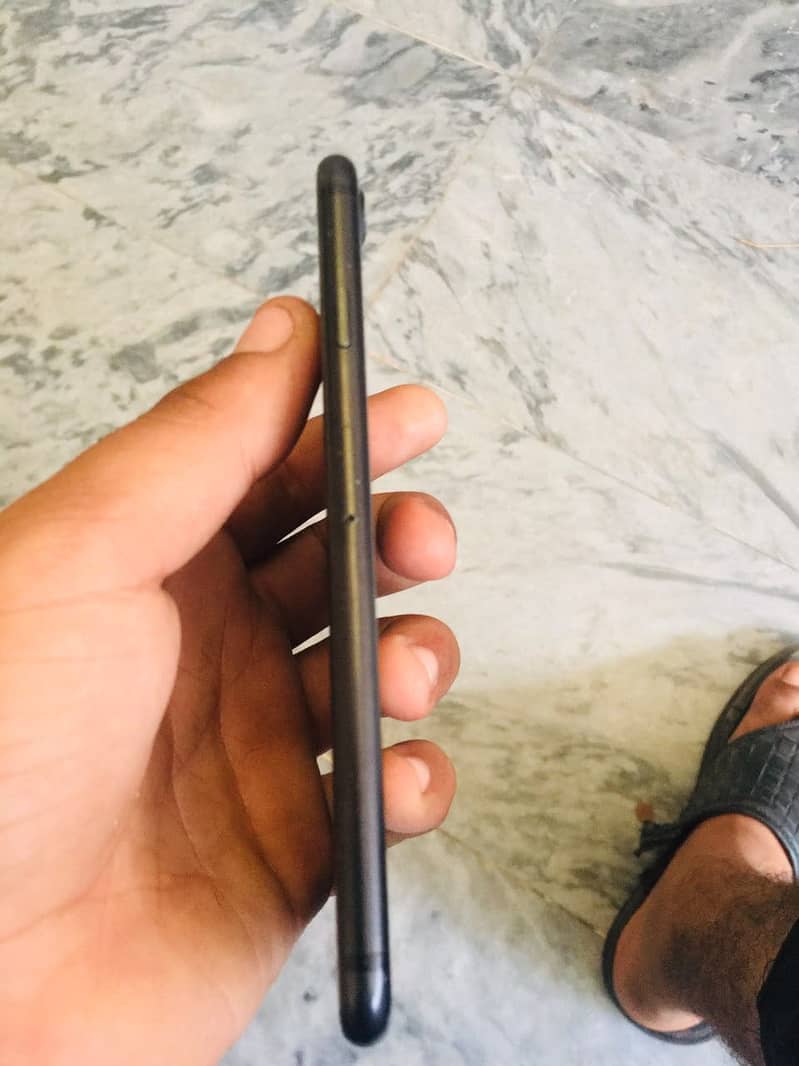 Apple iPhone 7 3