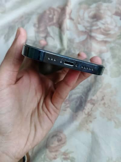 Apple iPhone 14 Pro jv