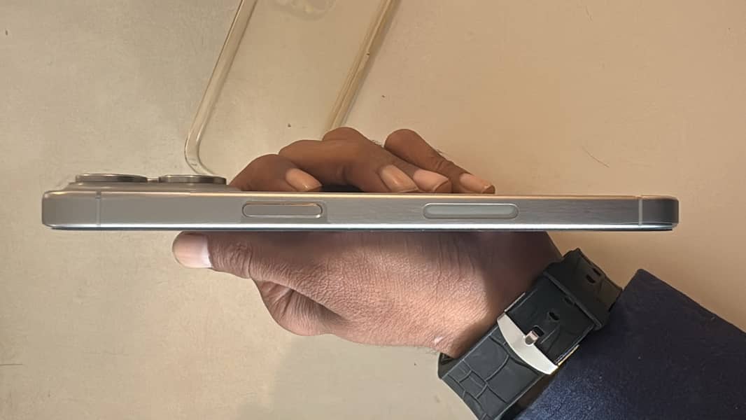 Apple iPhone 15 Pro Max 2