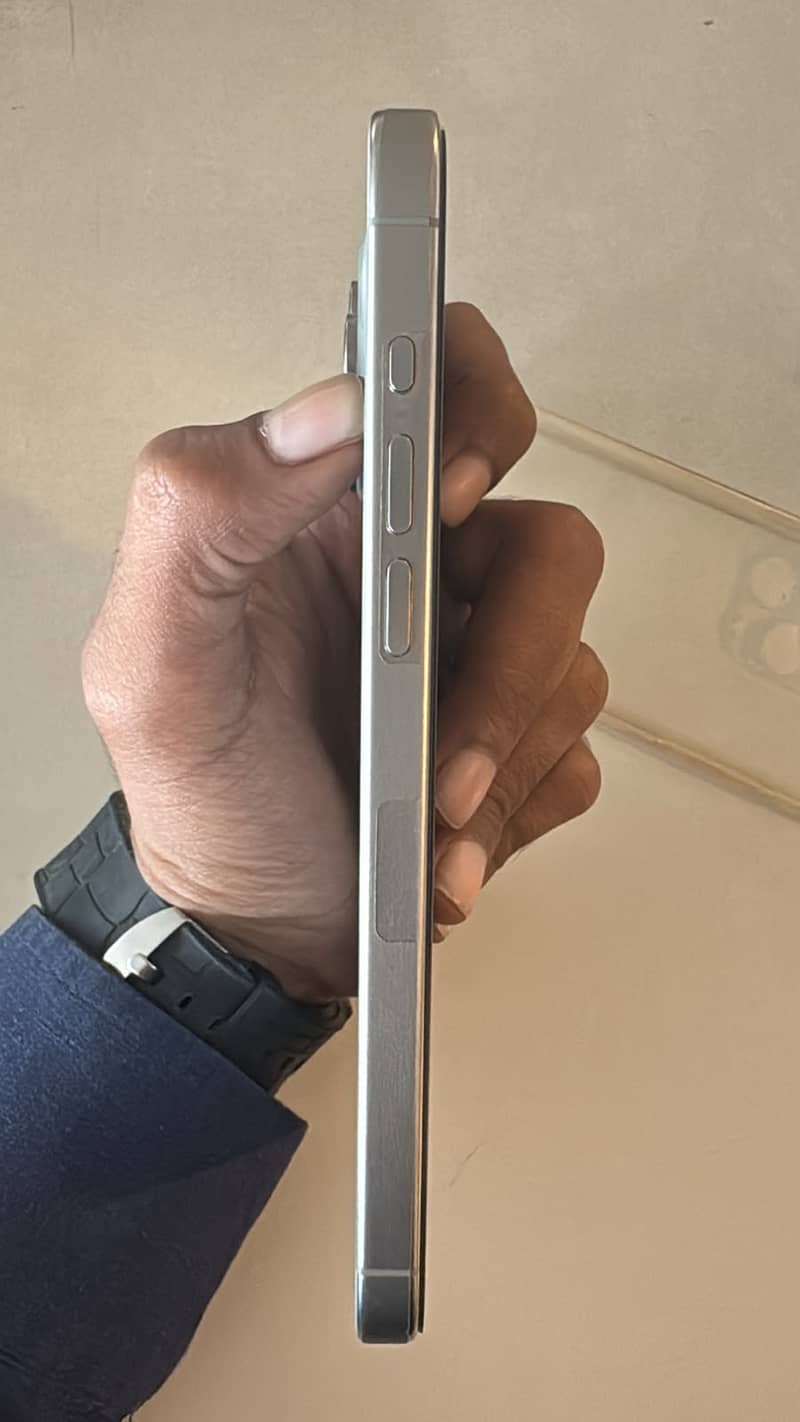 Apple iPhone 15 Pro Max 3