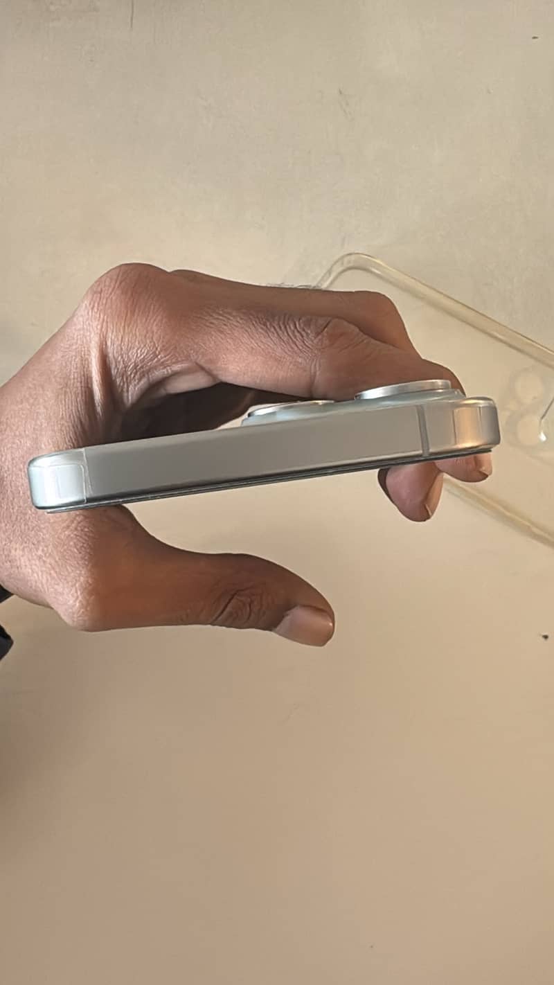 Apple iPhone 15 Pro Max 4