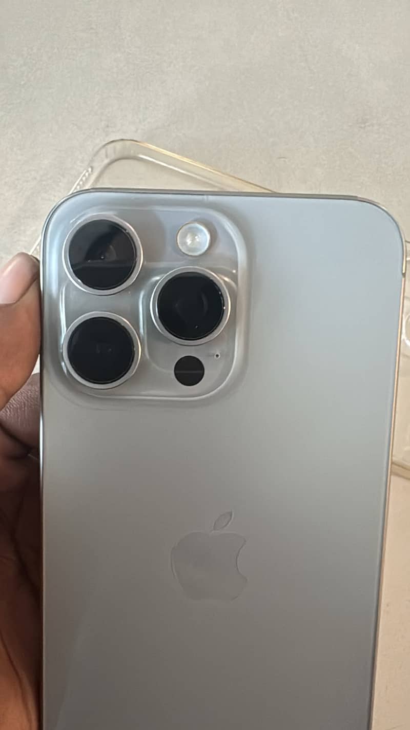 Apple iPhone 15 Pro Max 5