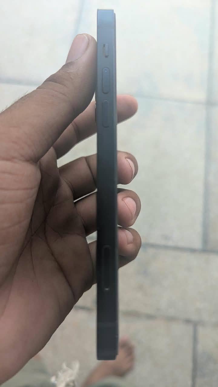 Apple iPhone 12 3