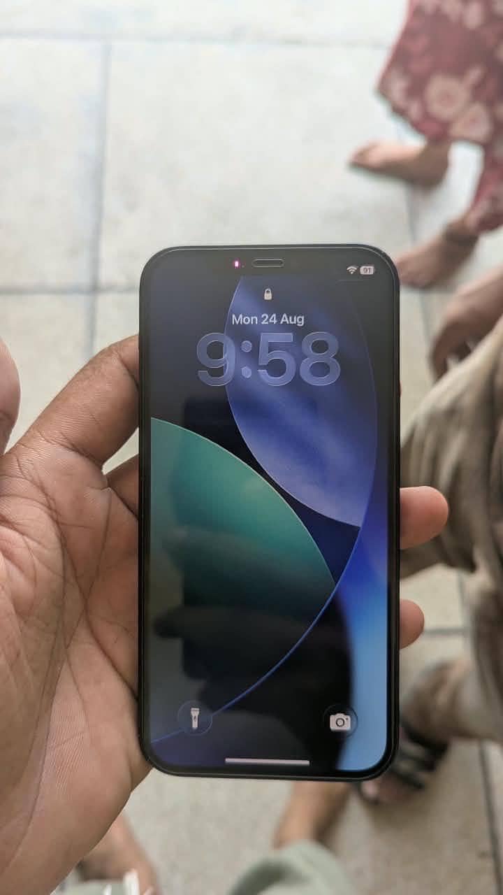 Apple iPhone 12 4