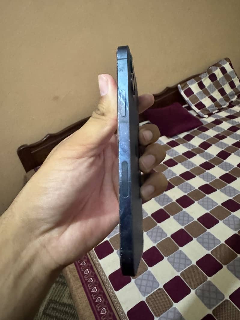 Apple iPhone 12 Pro 3