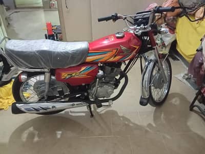 Honda 125 26 model karachi number 4th month ki 500 use bhot km chalii
