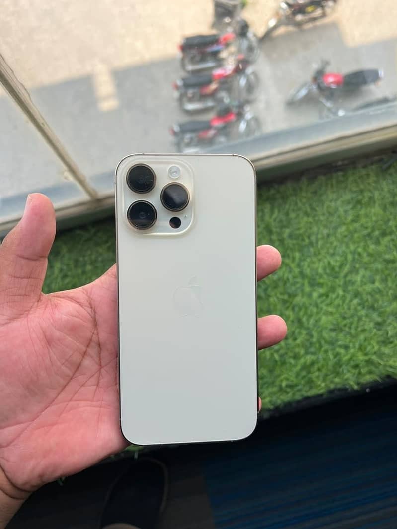 Apple iPhone 14 Pro Max 0
