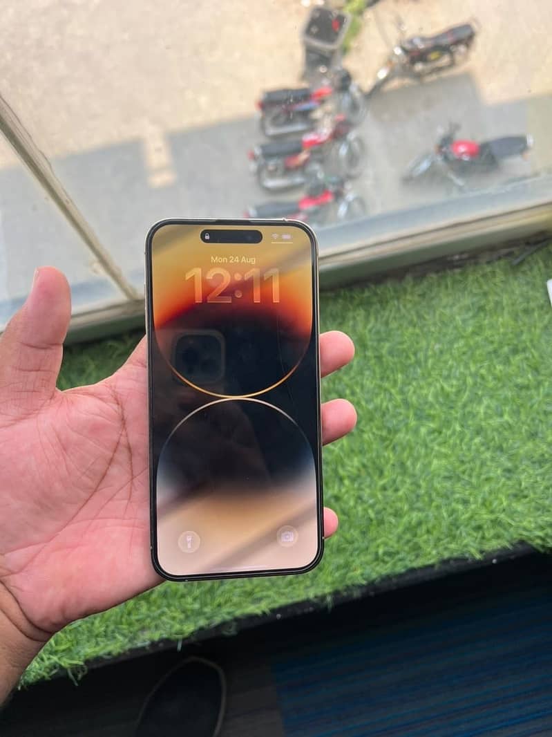 Apple iPhone 14 Pro Max 1