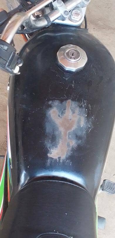 tanki se thora sa color utra ha seat k pass se