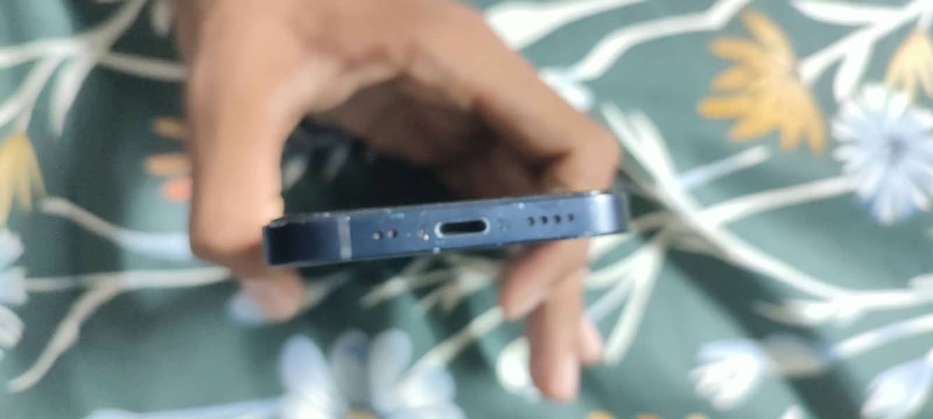 Apple iPhone 12 mini 4