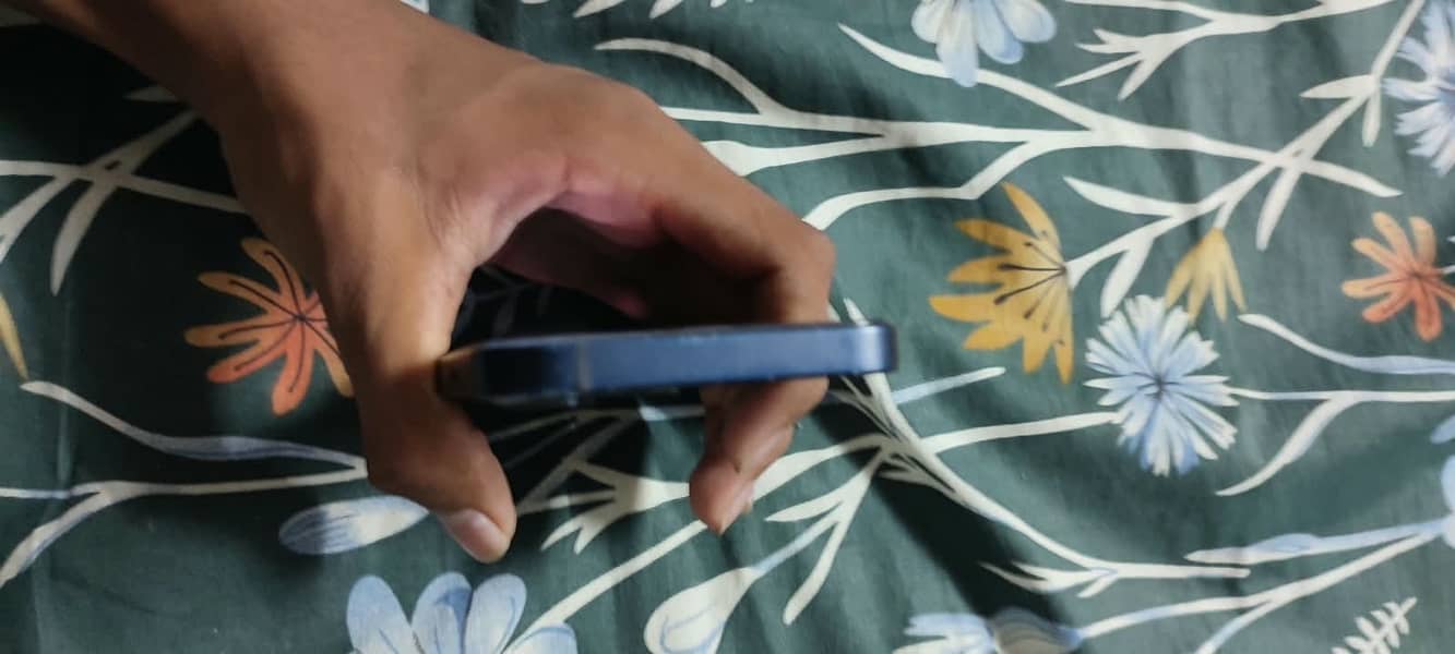 Apple iPhone 12 mini 6