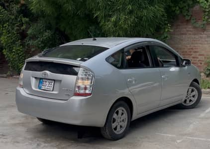 Toyota Prius 1.5 S — 2010 Model, 2014 Registered