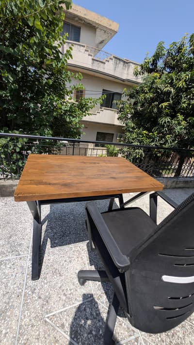 table chair in excellent condition for sale