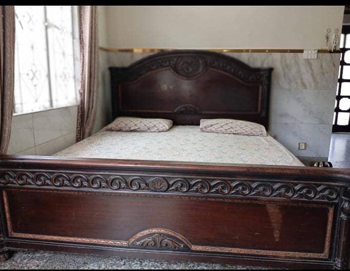Bed and Dressing table 0