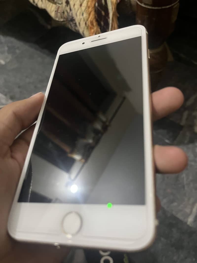 Apple iPhone 7 Plus 0