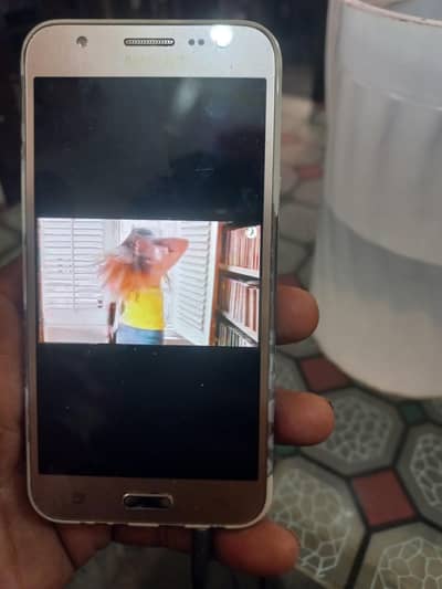 Samsung Mobile J5