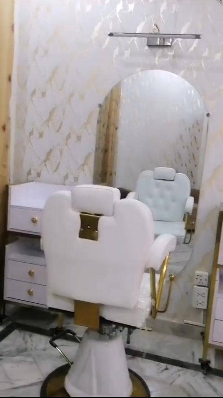 MAKEUP CHAIR 0