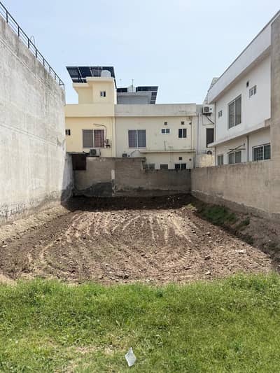 Unoccupied Prime Location Residential Plot Of 5 Marla Is Available For Sale In Park View City