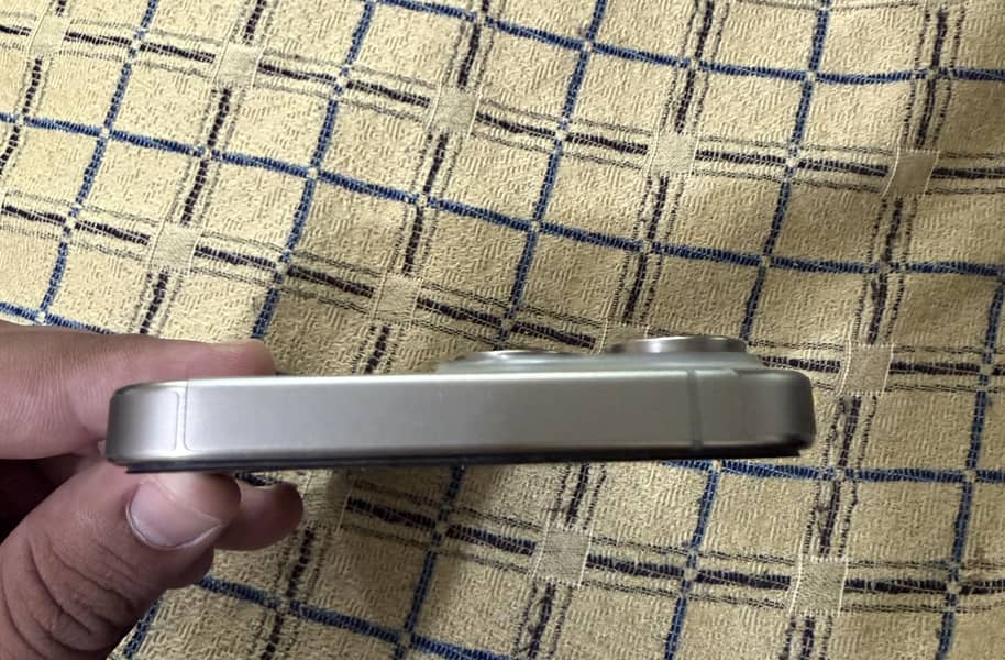 Apple iPhone 15 Pro Max 2