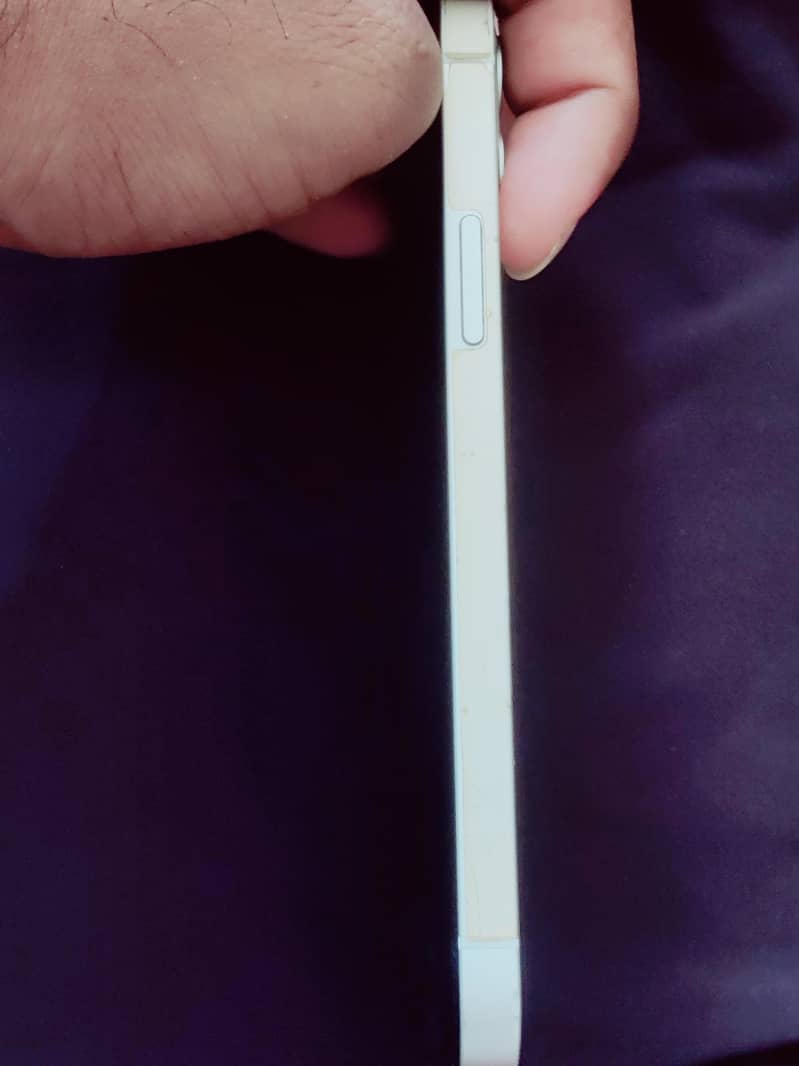 Apple iPhone 12 4