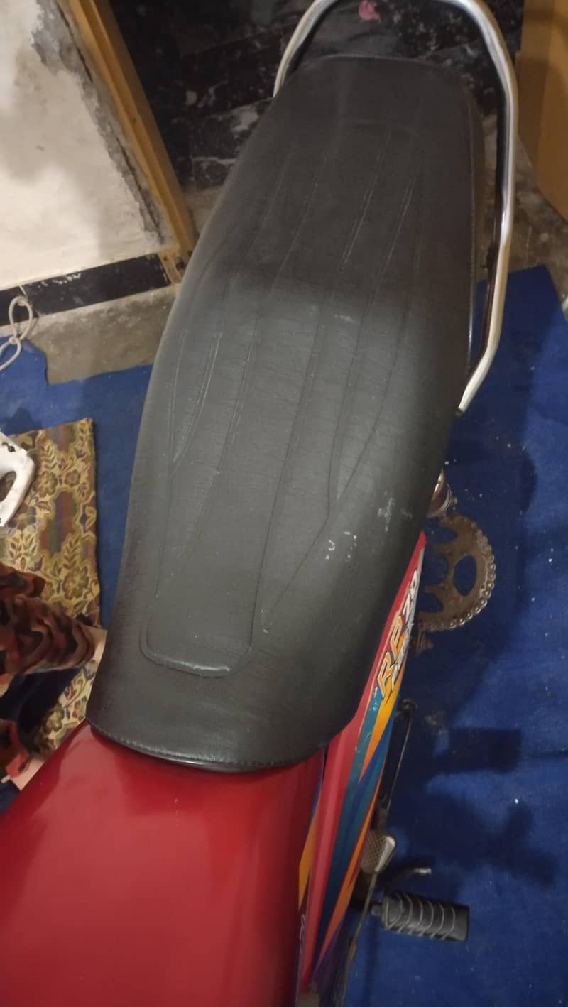  موٹر سائیکل فروخت کے لیے — بہترین کنڈیشن، مناسب قیمت 7