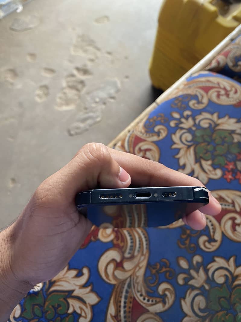 Apple iPhone 14 3