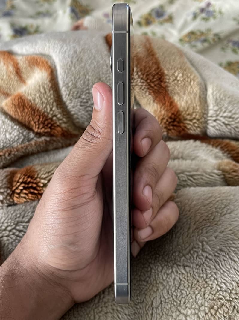 Apple iPhone 15 Pro Max 1