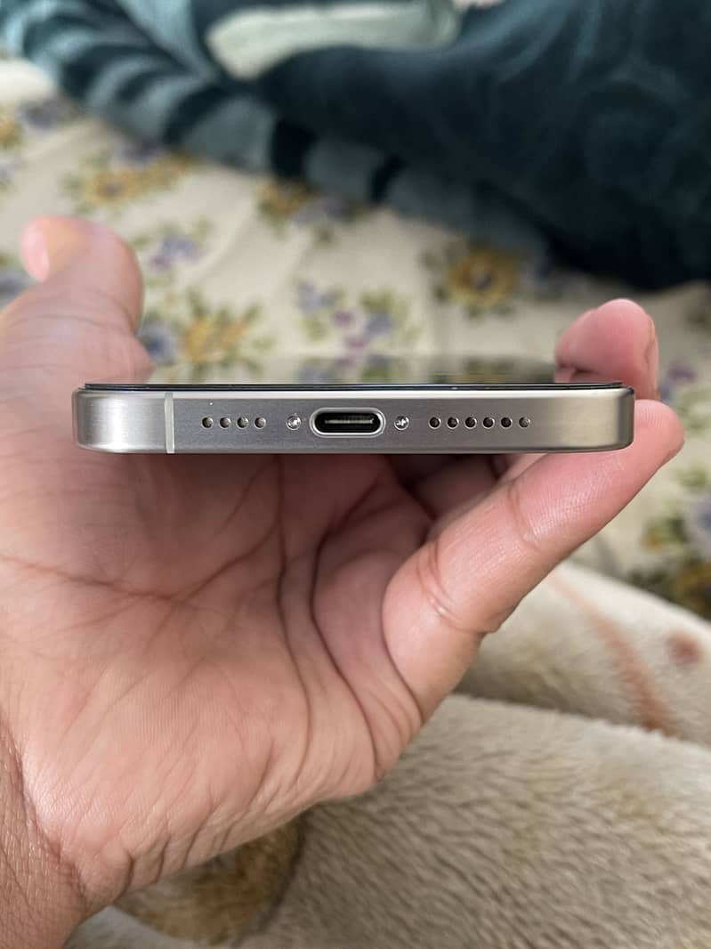 Apple iPhone 15 Pro Max 3