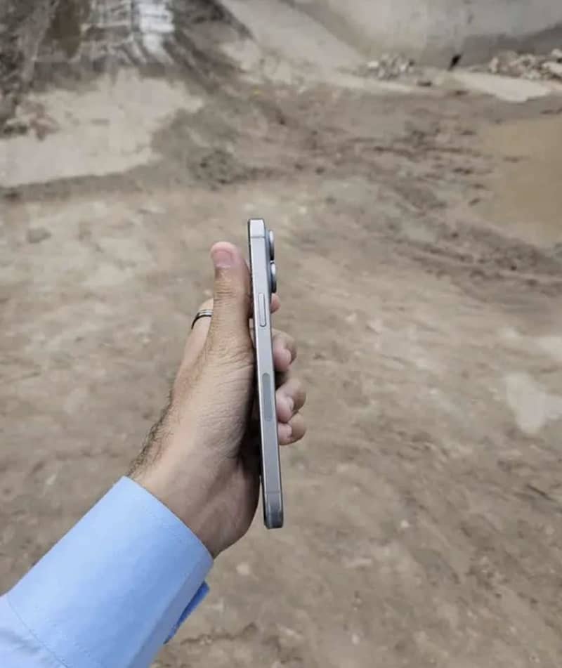 Apple iPhone 15 Pro Max 3