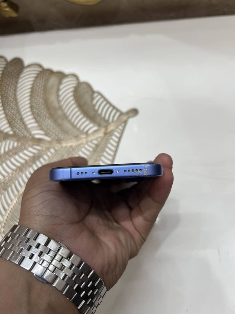 Apple iPhone 16 3