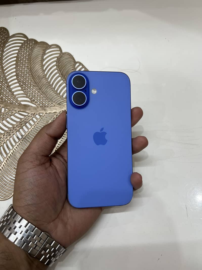 Apple iPhone 16 0